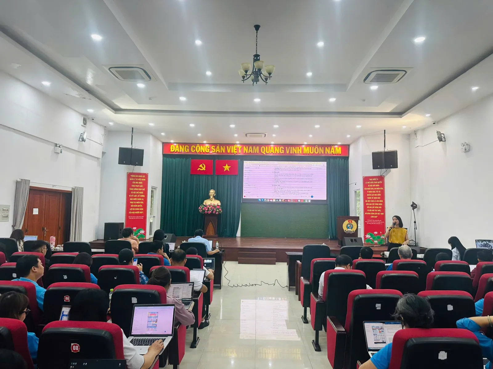 Tập huấn kỹ năng AI cho cán bộ Liên đoàn Lao động TP. HCM