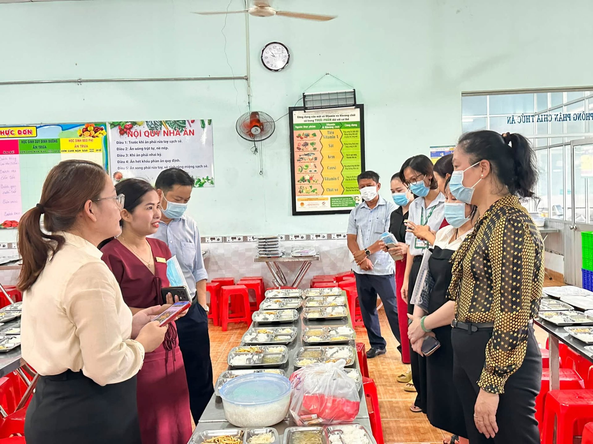 KIỂM TRA 100%  TRƯỜNG HỌC TỔ CHỨC BỮA ĂN BÁN TRÚ TRÊN ĐỊA BÀN PHƯỜNG