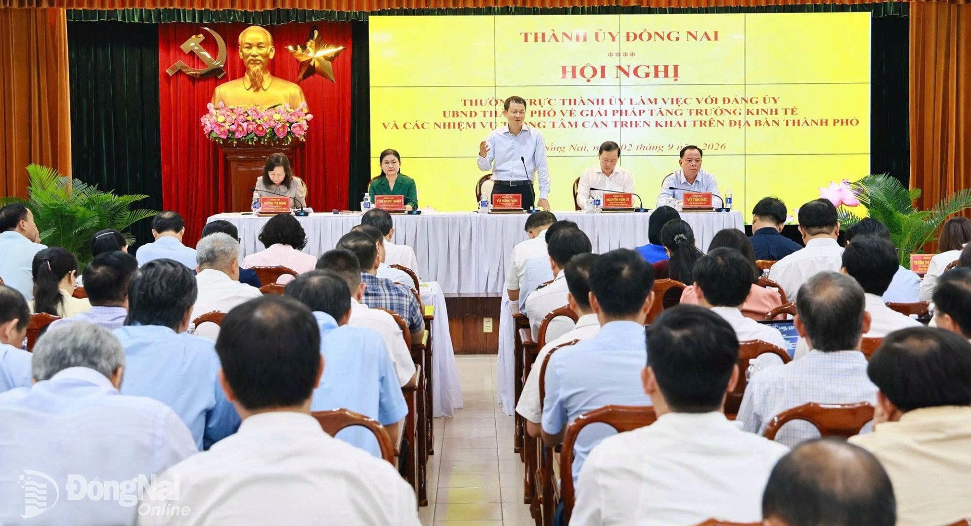 Thường trực Thành ủy Đồng Nai làm việc với cán bộ chủ chốt thành phố về giải pháp tăng trưởng kinh tế và các nhiệm vụ trọng tâm cần triển khai